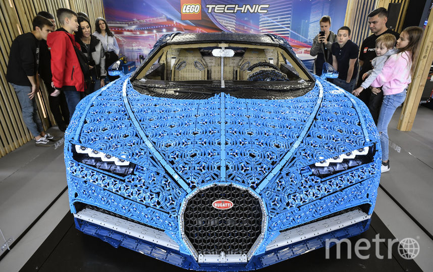 В Москве в парке Горького презентовали Bugatti Chiron, собранный из лего 
