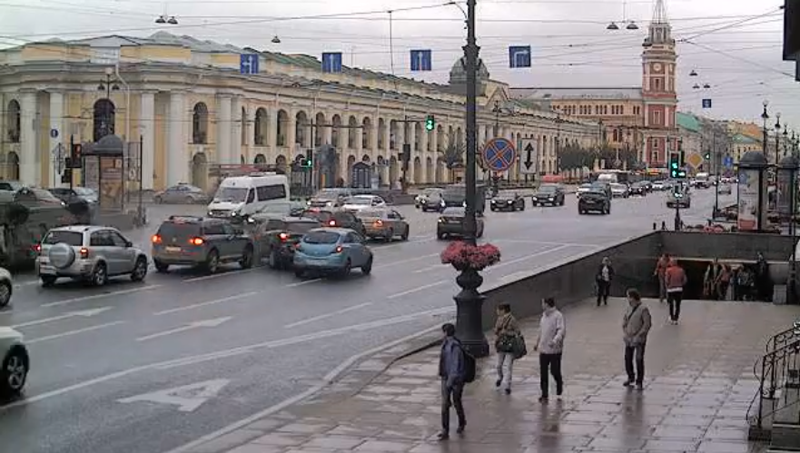 Пересечение Невского и садовой. Перекресток Невского и садовой. В С-Петербурге перекресток Невского и садовой. Невский проспект пересечение с садовой.