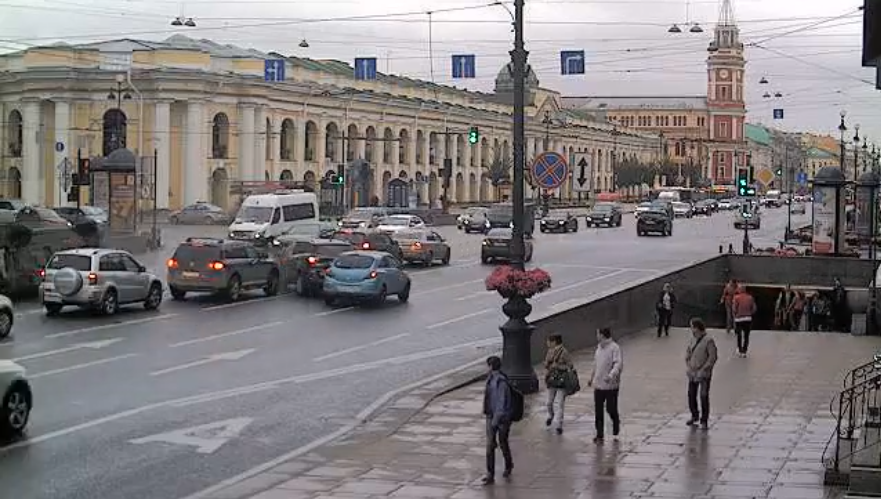 Фото момента ДТП на Невском. Фото Скриншот Youtube