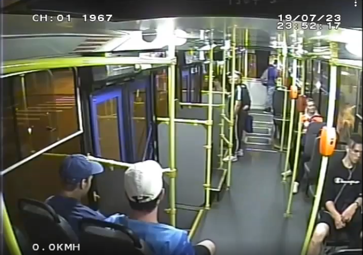 Нападение на кондуктора троллейбуса попало на видео. Фото СПб ГУП «Горэлектротранс», "Metro"