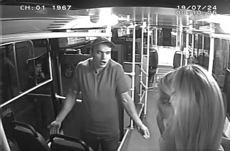 Нападение на кондуктора троллейбуса попало на видео. Фото СПб ГУП «Горэлектротранс», "Metro"