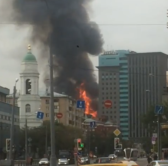 В Москве произошел пожар на площади 5 тыс. кв.м. Фото скриншот видео https://www.instagram.com/_new_line_/