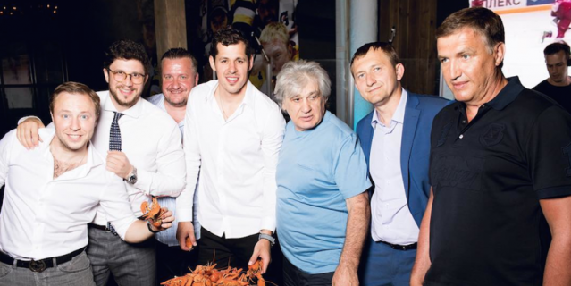 Малкин угостил раками. Малкин угостил раками.