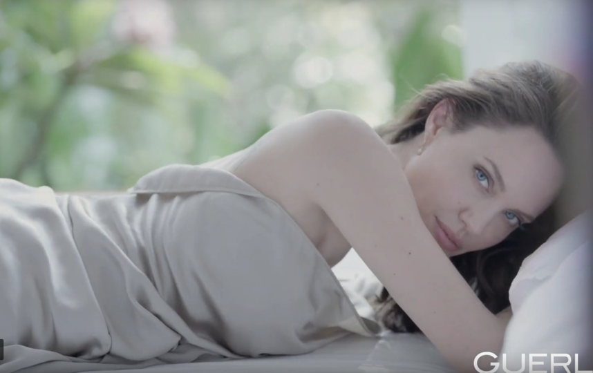 Анджелина Джоли, кадры рекламы. Фото Все - скриншот YouTube