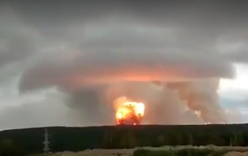 Появилось видео взрывов на складе боеприпасов под Ачинском. Фото скриншот видео https://ren.tv/