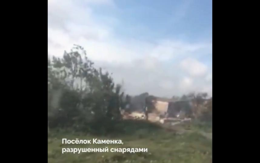 В Сети появилось видео, как выглядит поселок Каменка после взрывов. Фото twitter.com/, "Metro"
