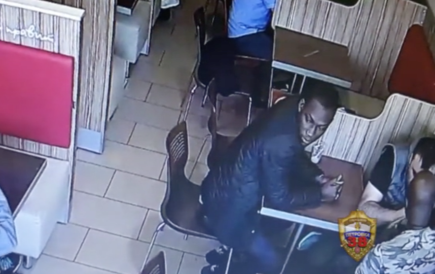 Двое темнокожих иностранцев напали на мужчину и ограбили его на востоке Москвы