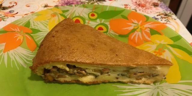 Домашний пирог с лисичками. Домашний пирог с лисичками.