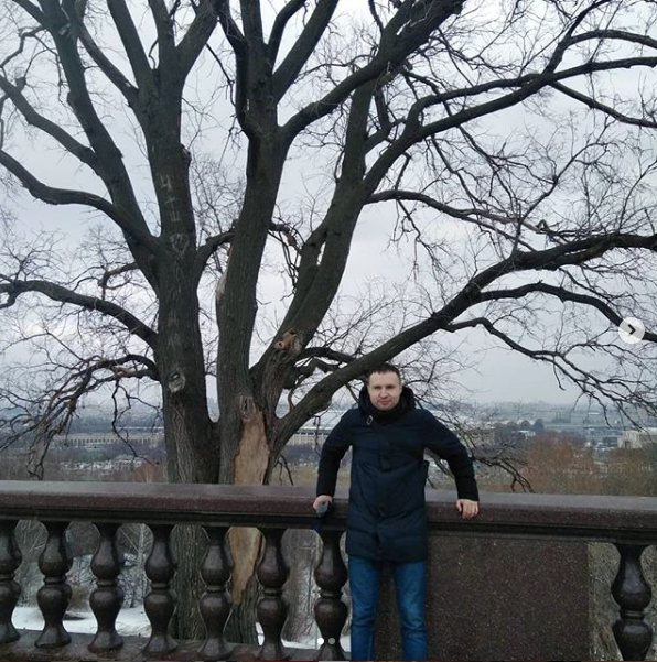 Туристы часто делали фото на фоне дерева из "Бригады". Фото скриншот instagram.com/rasti_rostislav/?hl=ru