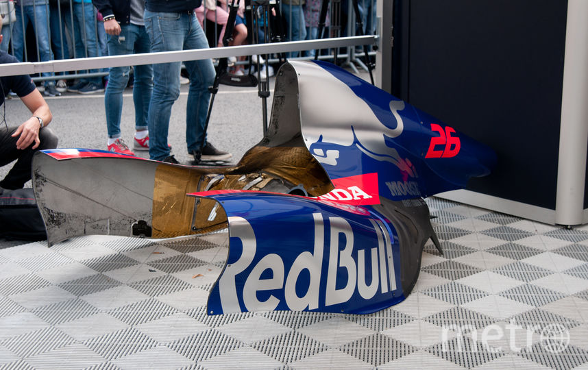 Экспозиция автогоночной техники Scuderia Toro Rosso Showrun powered by Neste. Фото Анна Лутченкова, "Metro"