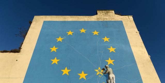 Граффити Бэнкси, посвящённое выходу Великобритании из ЕС, появилось в 2017 году. Граффити Бэнкси, посвящённое выходу Великобритании из ЕС, появилось в 2017 году.