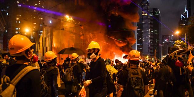 Протесты в Гонконге продолжаются уже 13-ю неделю подряд. Протесты в Гонконге продолжаются уже 13-ю неделю подряд.