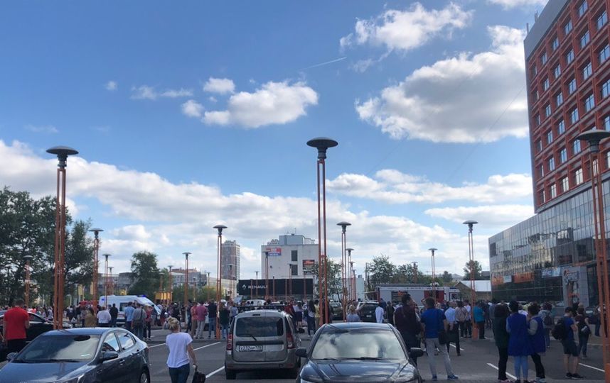 Эвакуация бц белорусская. Эвакуация из бизнес центра. МЧС бизнес центр эвакуация. Эвакуация из бизнес центра панорама Екатеринбург.