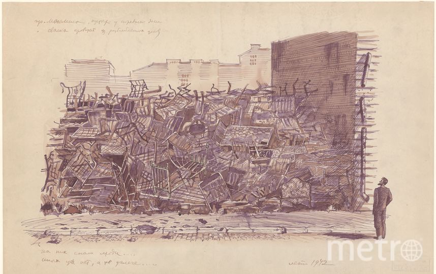 «Пр. Маклина, пустырь у сгоревшего дома и свалка кроватей из разбомблённых домов», 1942 год. Фото "Metro"