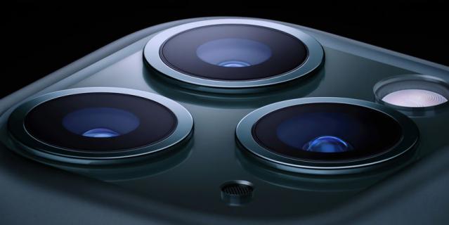 Пользователи Twitter считают, что iPhone 11 Pro со стороны камеры похож на бритву. Пользователи Twitter считают, что iPhone 11 Pro со стороны камеры похож на бритву.