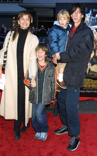 Рик Окасек, с женой и детьми, архивное фото 2001 года. Фото Getty Рик Окасек, с женой и детьми, архивное фото 2001 года. Фото Getty
