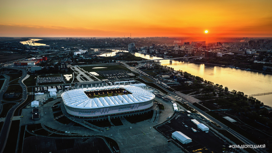 Стадион "Ростова" эффектно смотрится на закате. Фото Телеграм-канал #СемьдесятСедьмой
