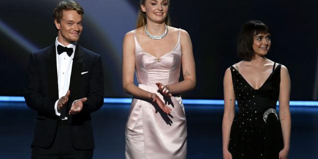 Альфи Аллен, Софи Тёрнер, Мэйси Уильямс. Альфи Аллен, Софи Тёрнер, Мэйси Уильямс.