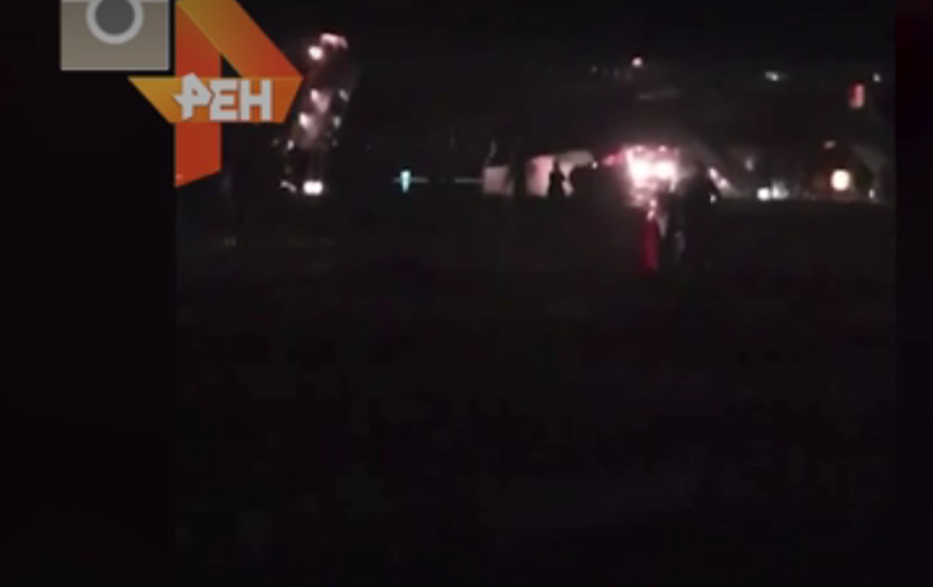 У Boeing 767 загорелась стойка шасси при посадке в Барнауле. Фото скриншот видео https://ren.tv