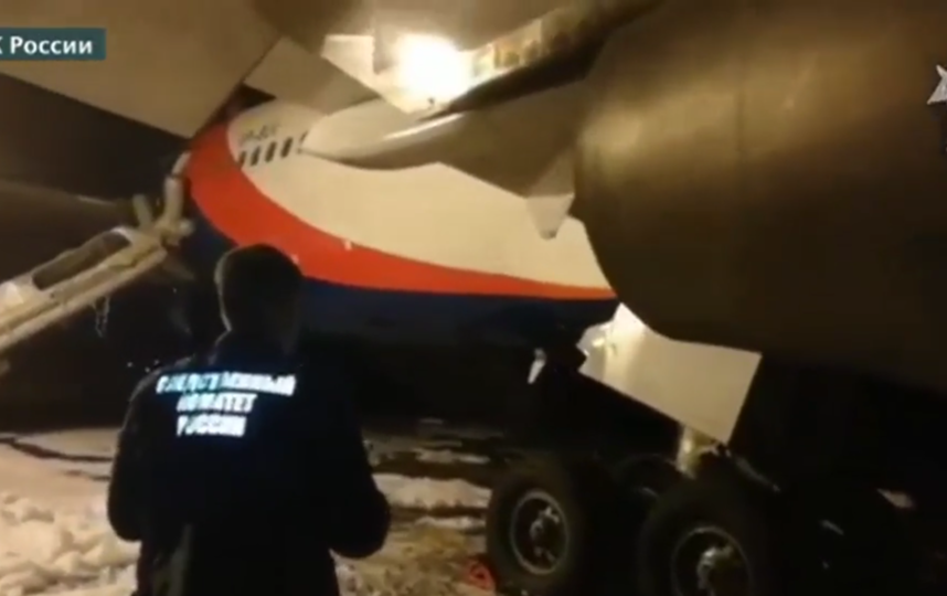 У Boeing 767 загорелась стойка шасси при посадке в Барнауле. Фото скриншот видео следком.рф