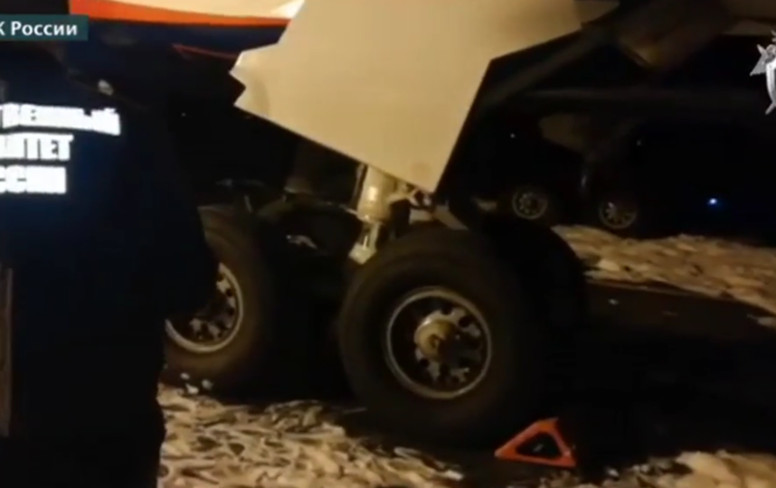 У Boeing 767 загорелась стойка шасси при посадке в Барнауле. Фото скриншот видео следком.рф