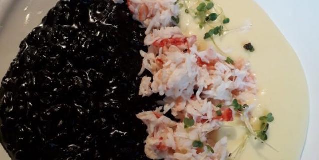 Ризотто чёрное с крабом и сырным фондю. Ризотто чёрное с крабом и сырным фондю.