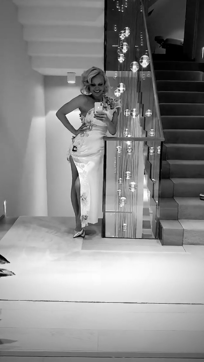 Памела Андерсон появилась на показе Вивьен Вествуд, который прошел в Париже в рамках Недели моды. Фото скриншот https://www.instagram.com/pamelaanderson/, "Metro"