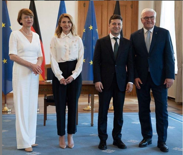 Елена Зеленская уже успела пообщаться с супругами мировых лидеров. Фото "Metro"