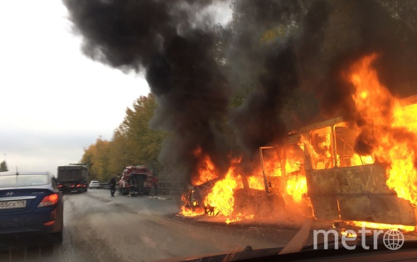 Фото с места аварии на Волхонском шоссе. Фото https://vk.com/spb_today, "Metro"