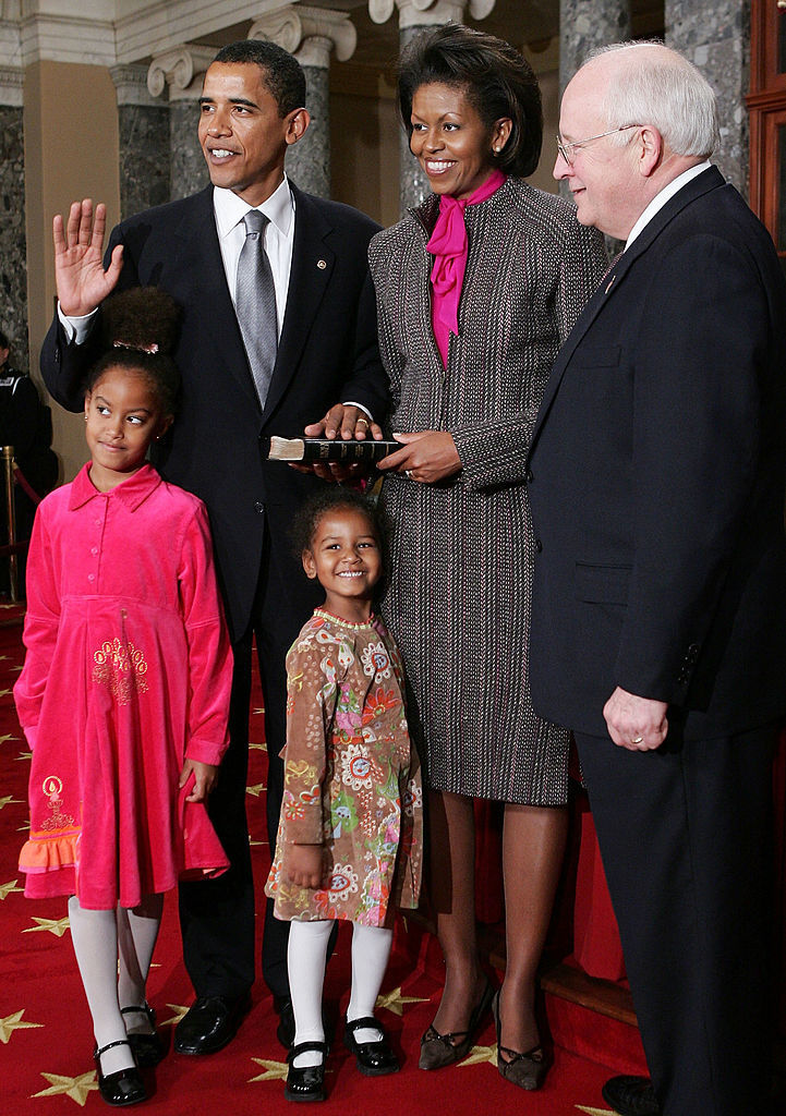 Барак и Мишель Обама всегда были нежны друг к другу на публике. Фото Getty