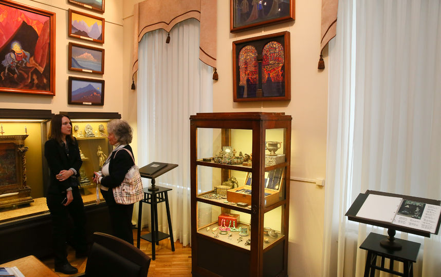 180 музейных предметов и 31 картина представлены в экспозиции. Фото Василий Кузьмичёнок
