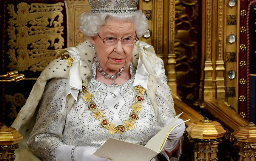 Королева Великобритании Елизавета II официально открыла первую сессию парламента. Фото AFP