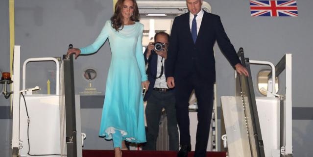 Кейт Миддлтон и принц Уильям прибыли в Исламабад в рамках своего первого официального визита в Пакистан.