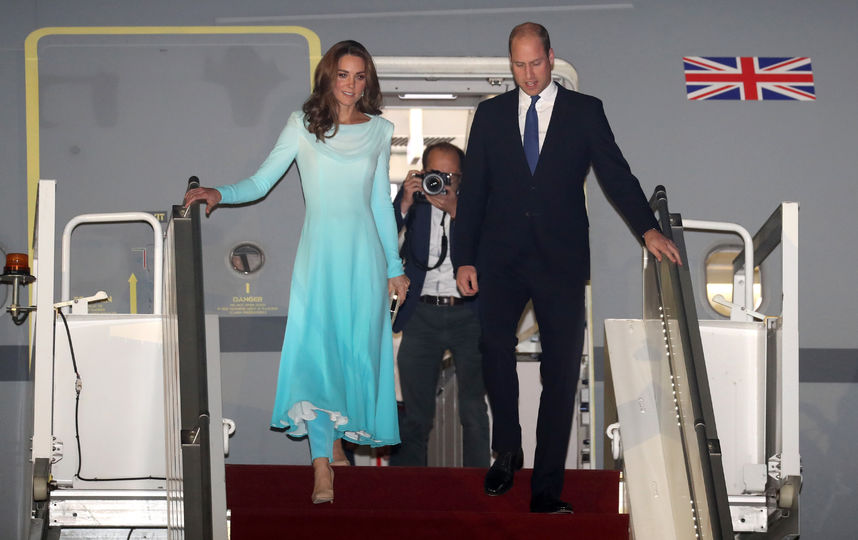 Кейт Миддлтон и принц Уильям прибыли в Исламабад в рамках своего первого официального визита в Пакистан. Фото Getty