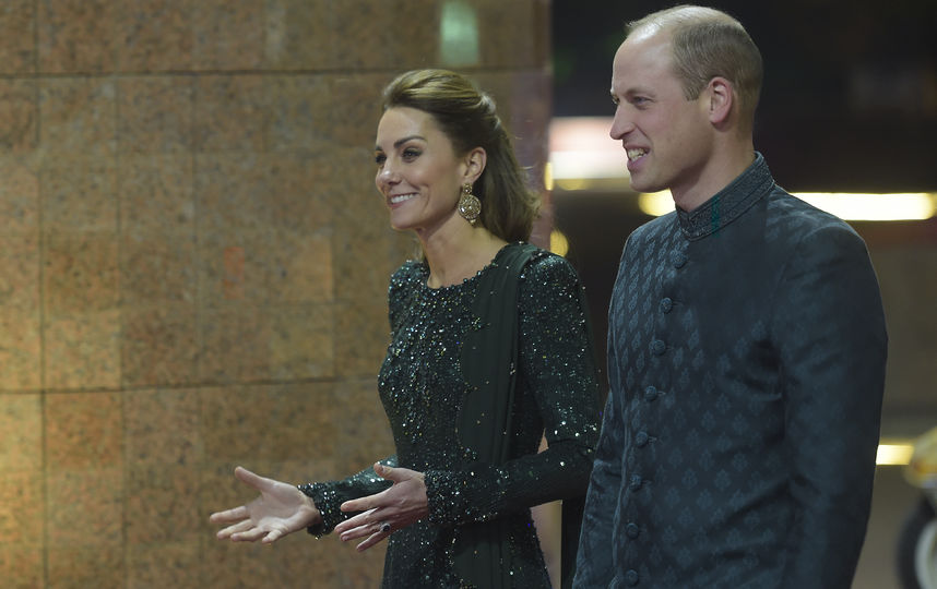 Кейт Миддлтон и принц Уильям прибыли в Пакистан с пятидневным туром. Фото AFP