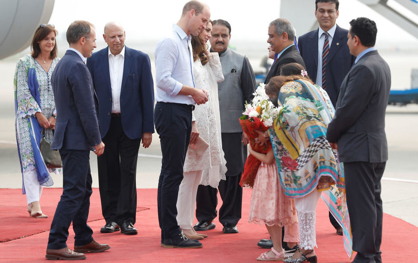 Принц Уильям и Кейт Миддлтон прилетели в Лахор. Фото Getty