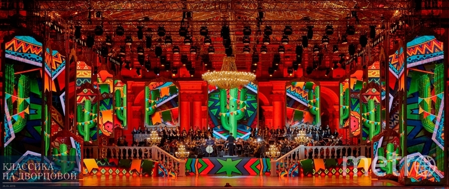 За время спектакля артисты "Классики" сменили более 400 костюмов. Фото Владимир Черенков, Dance Open, "Metro"