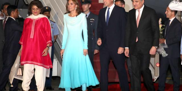 Кейт Миддлтон и принц Уильям, официальный визит в Пакистан, фотоархив. Кейт Миддлтон и принц Уильям, официальный визит в Пакистан, фотоархив.