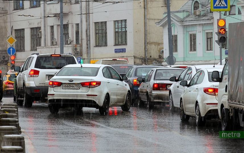 Московских водителей призвали перейти на зимнюю резину. Фото Василий Кузьмичёнок