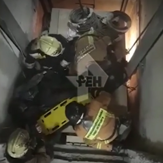 Грузовой лифт рухнул в роддоме в Невском районе Петербурга. Фото скриншот видео https://ren.tv