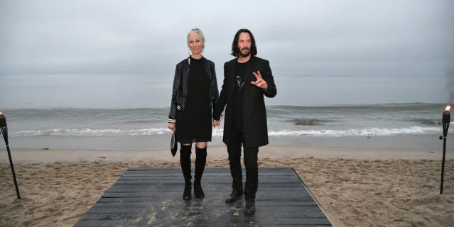 Киану Ривз и Александра Грант на показе мужской коллекции Saint Laurent Spring/Summer 2020. Киану Ривз и Александра Грант на показе мужской коллекции Saint Laurent Spring/Summer 2020.