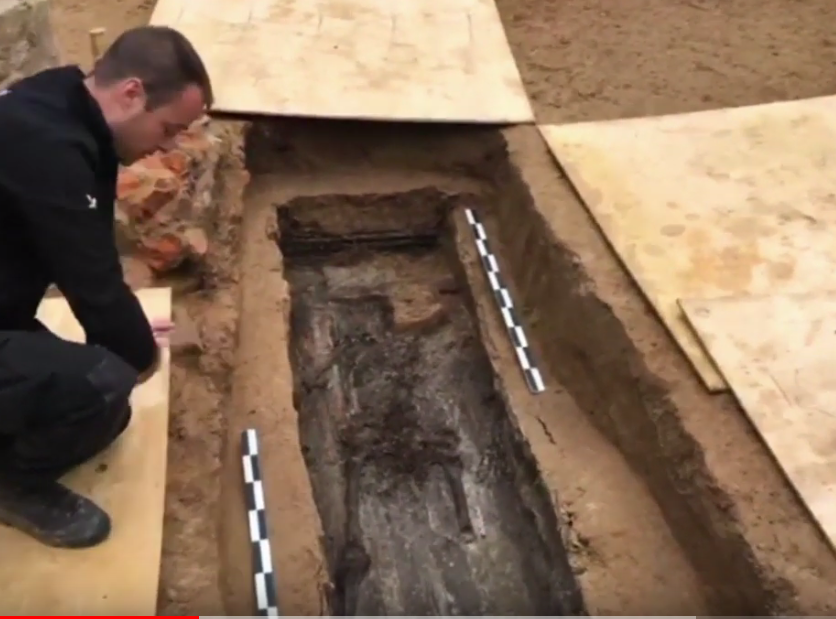 Найденные в июле под Смоленском останки принадлежат одному из соратников Наполеона Бонапарта. Фото скриншот https://www.youtube.com/watch?v=ej_Klf9oc-E, Скриншот Youtube