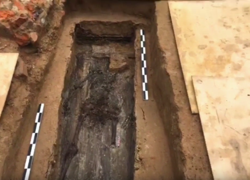 Найденные в июле под Смоленском останки принадлежат одному из соратников Наполеона Бонапарта. Фото скриншот https://www.youtube.com/watch?v=ej_Klf9oc-E, Скриншот Youtube