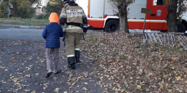 К мальчику приехали ростовские пожарные. К мальчику приехали ростовские пожарные.