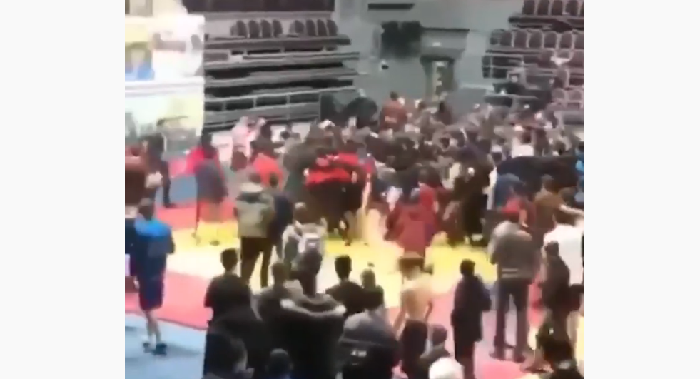 Потасовка на турнире по самбо в Ингушетии. Фото Скриншот Youtube