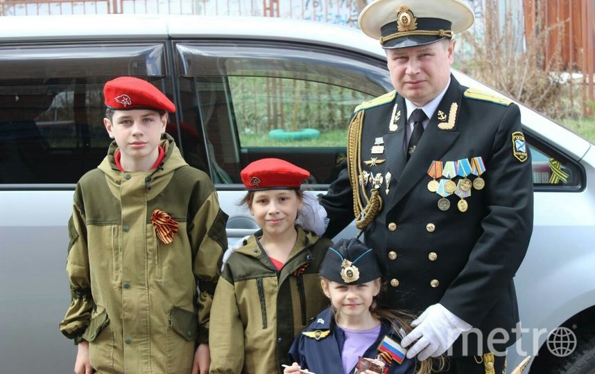Дмитрий Новосёлов с сёстрами и отцом. Фото предоставила Александра Новосёлова, "Metro"