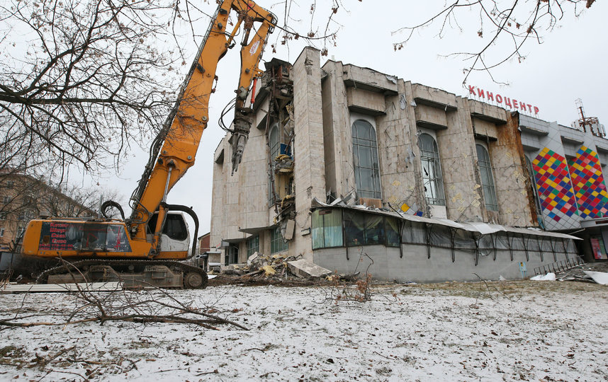 Снос здания киноцентра. Фото Василий Кузьмичёнок Снос здания киноцентра. Фото Василий Кузьмичёнок