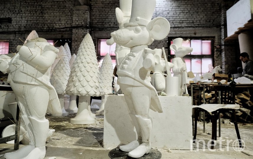 Главными героями Манежной площади на месяц станут мыши, гигантские леденцы и пряники. Фото Алена Бобрович, "Metro"
