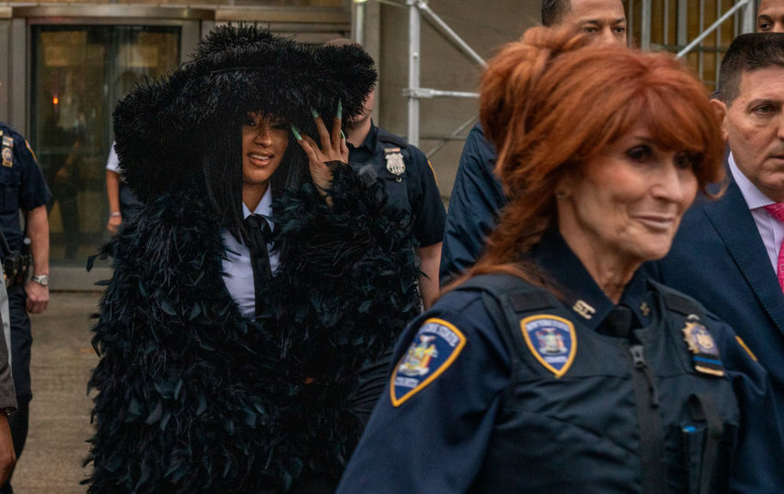 Карди Би в таком виде приехала в суд в Нью-Йорке. Фото Getty
