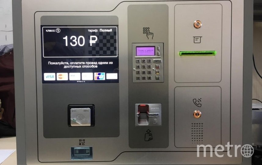 Под экраном расположен бесконтактный считыватель для осуществления оплаты. Фото https://nch-spb.com, "Metro"